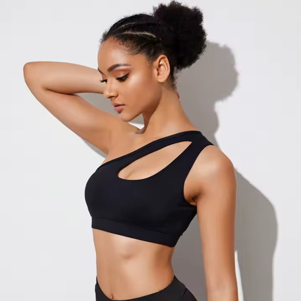 🌿 Black Yoga Sports Bra